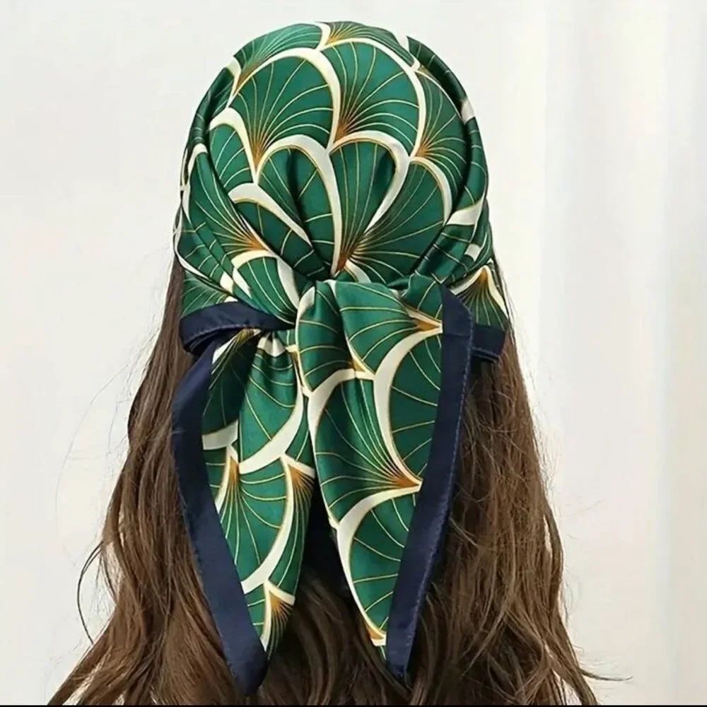 Elegant Green and Gold Scarf P50
